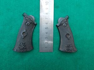 Picture of F6 Antique revolver grips